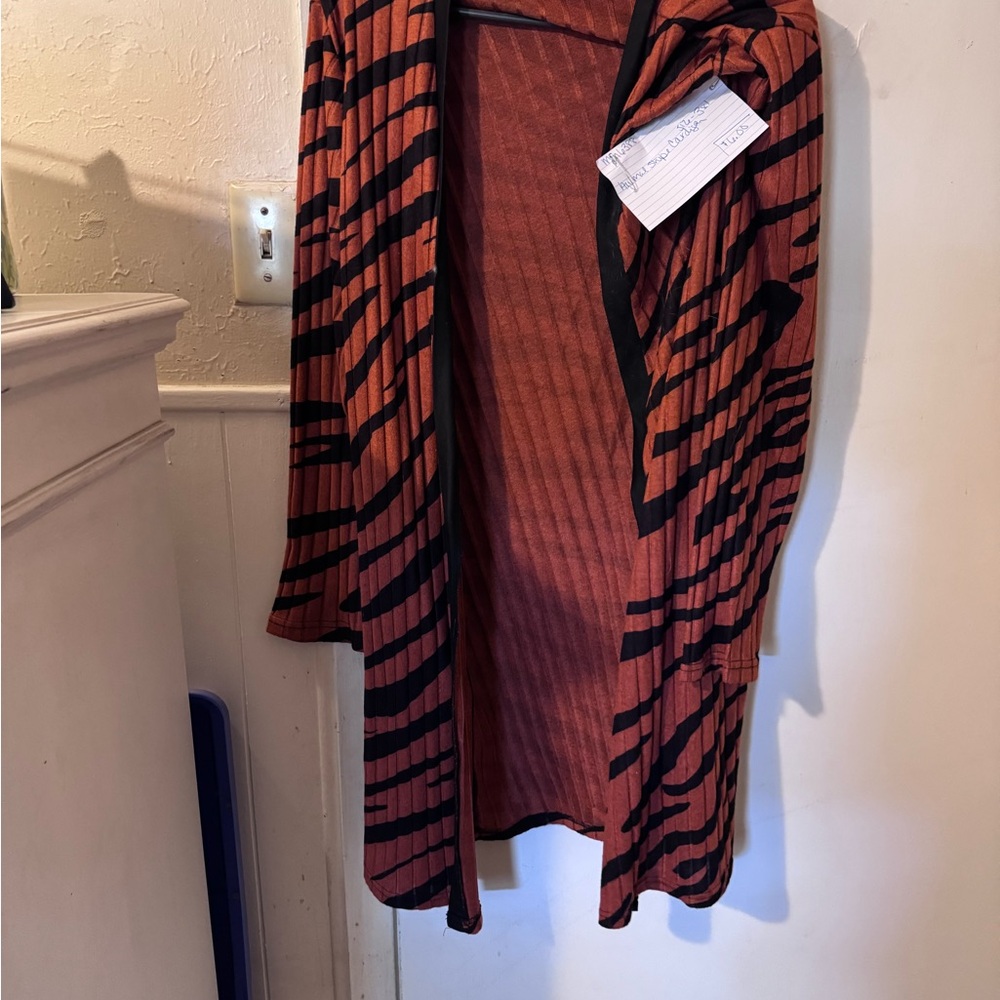 Colorblock Leopard Print Cardigan - Picture 2 of 3